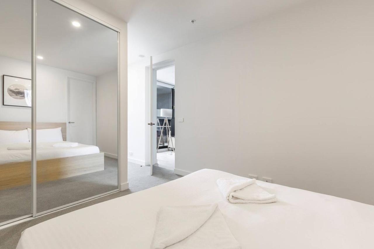 Southside Contemporary - Balcony With Views Apartment *
