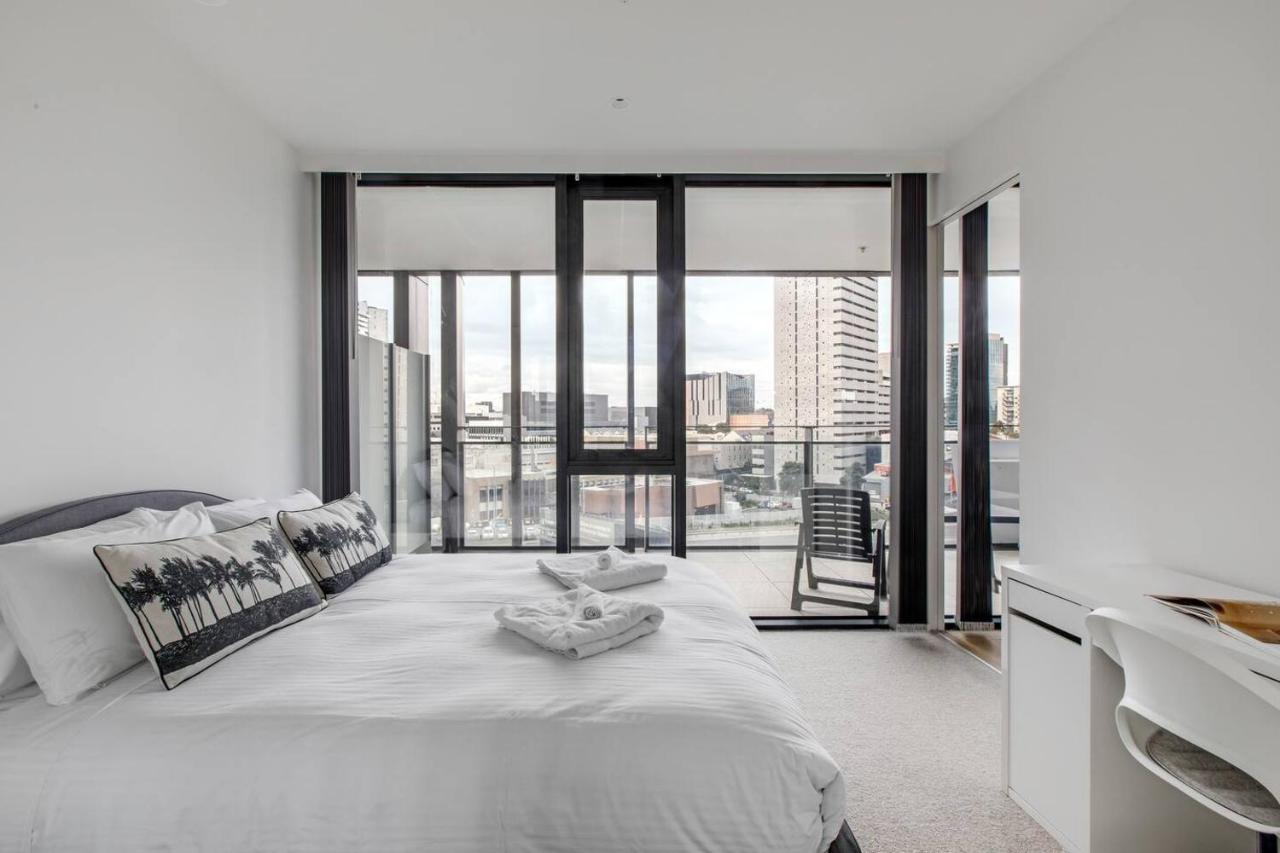 Southbank Palms - Balcony Pad Melbourne
