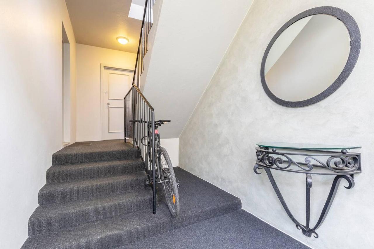 'the Courtyard Chateau' Fresh And Modern Off Toorak Rd * Melbourne