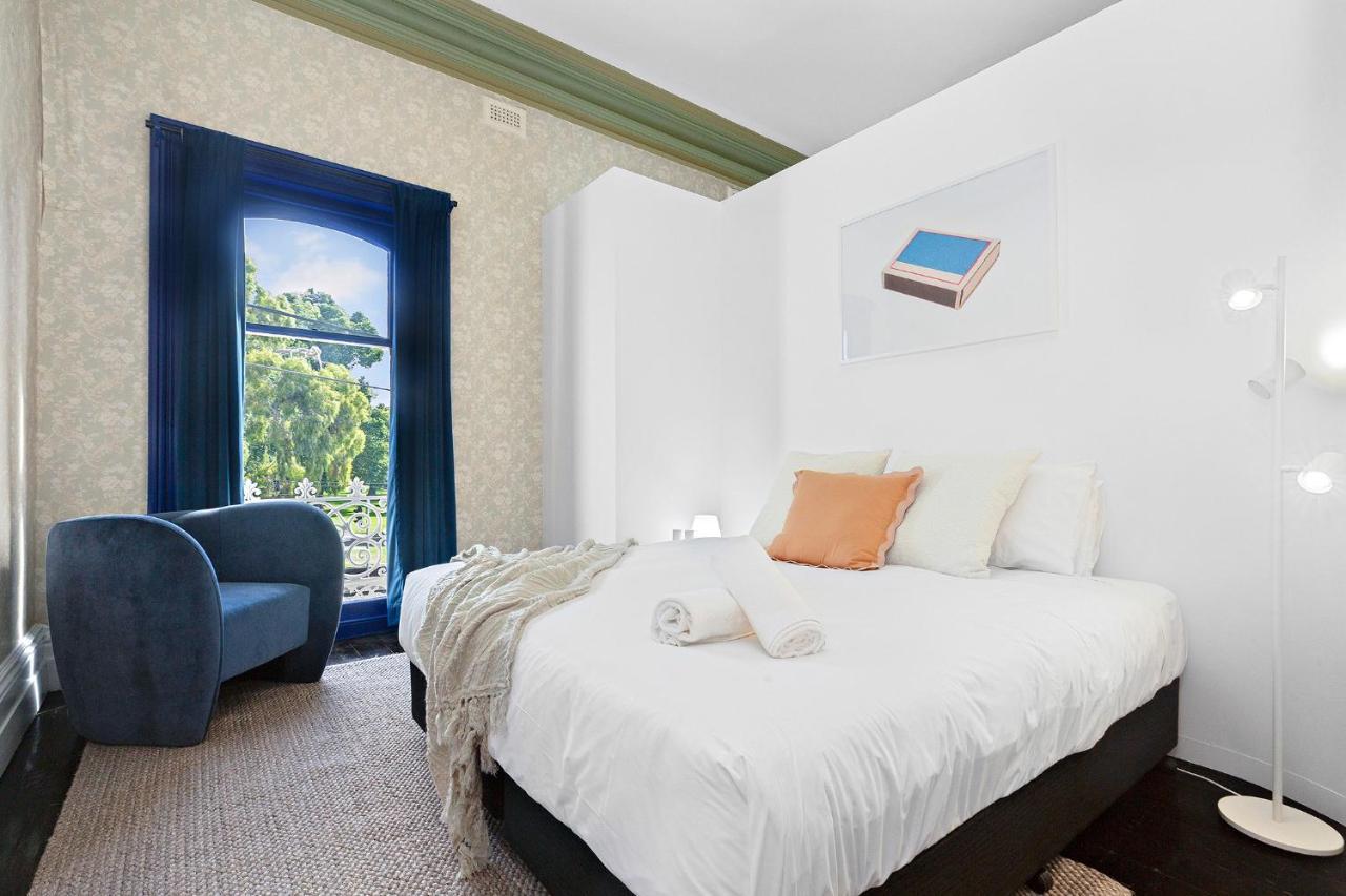 - White House Fitzroy Holiday home
