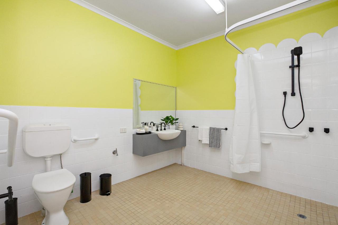 - White House Fitzroy Holiday home