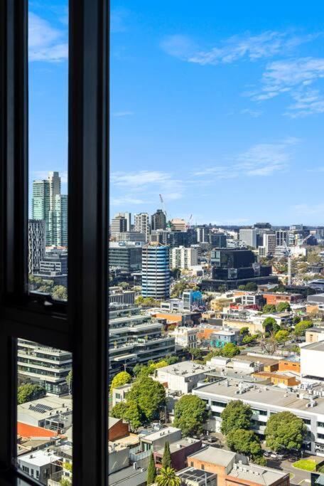 Stylish 2 Bed Stature Southbank Apartment Melbourne