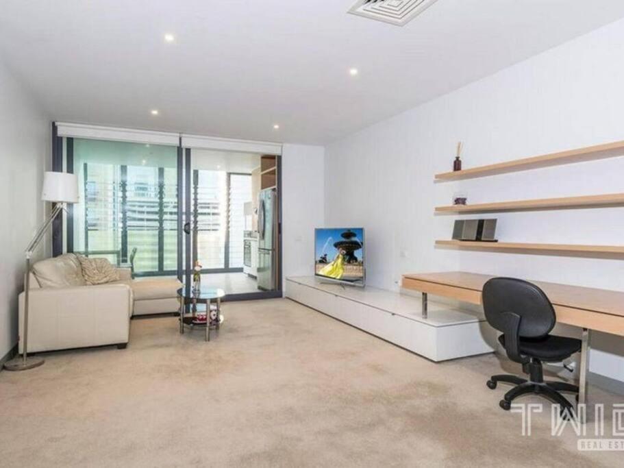 Located On Iconic Flinders St .