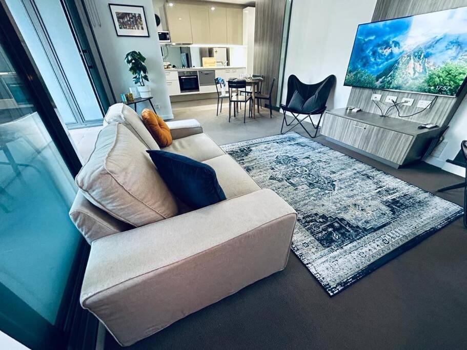Cbd - Amenities! Apartment