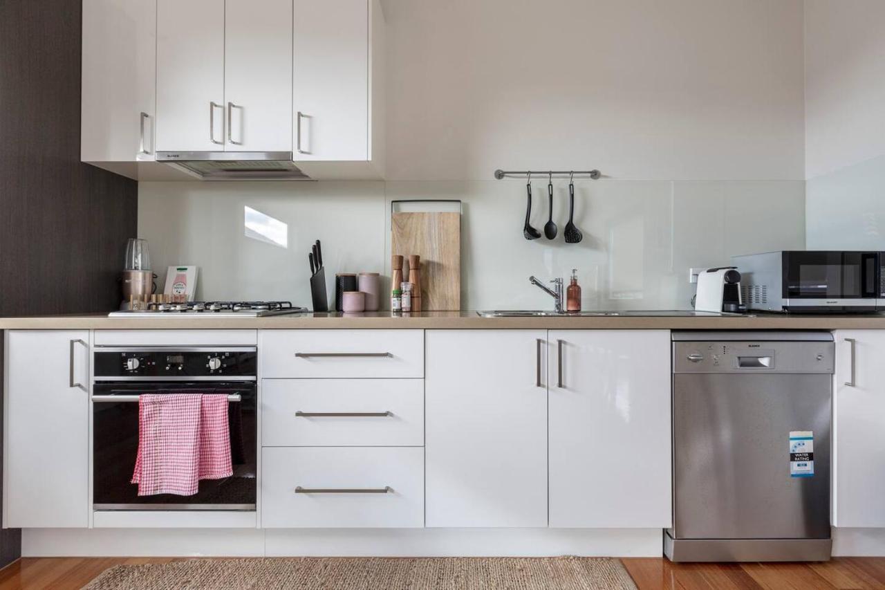 Primrose - Chic Mid-century Style In Brunswick
