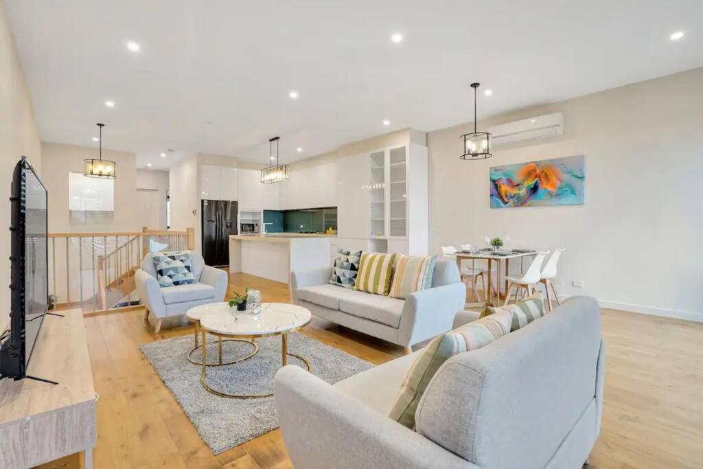 Spacious Townhouse *