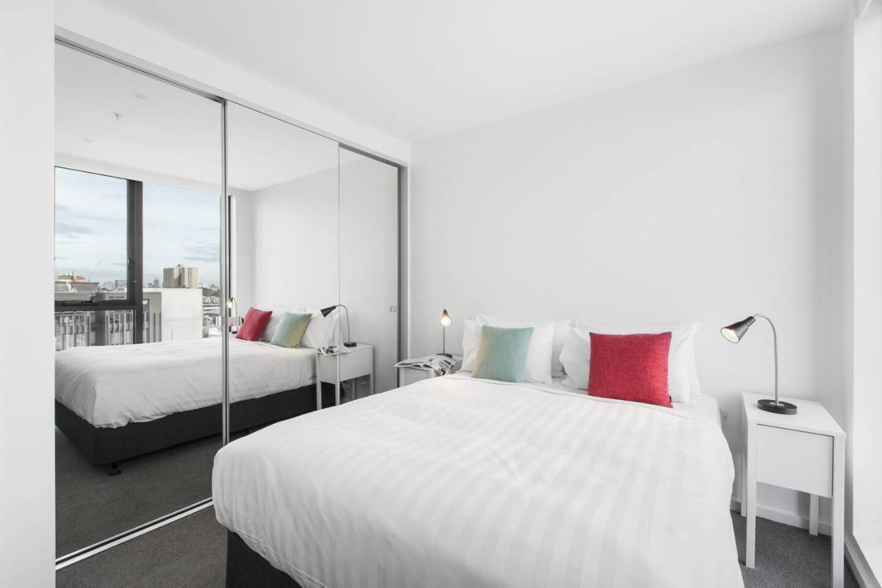 Smith Street Crossing - City-view Serenity *