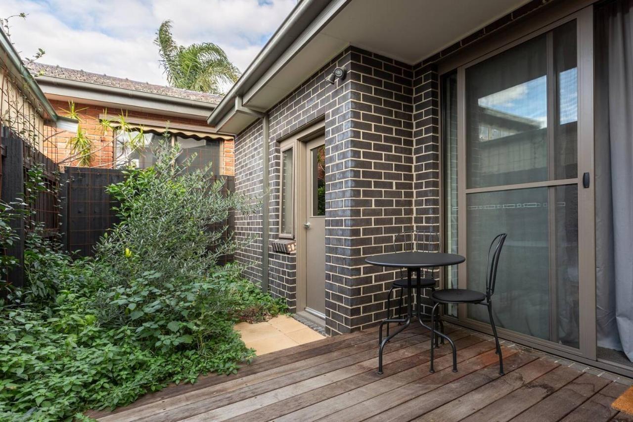 Primrose - Chic Mid-century Style In Brunswick Holiday home