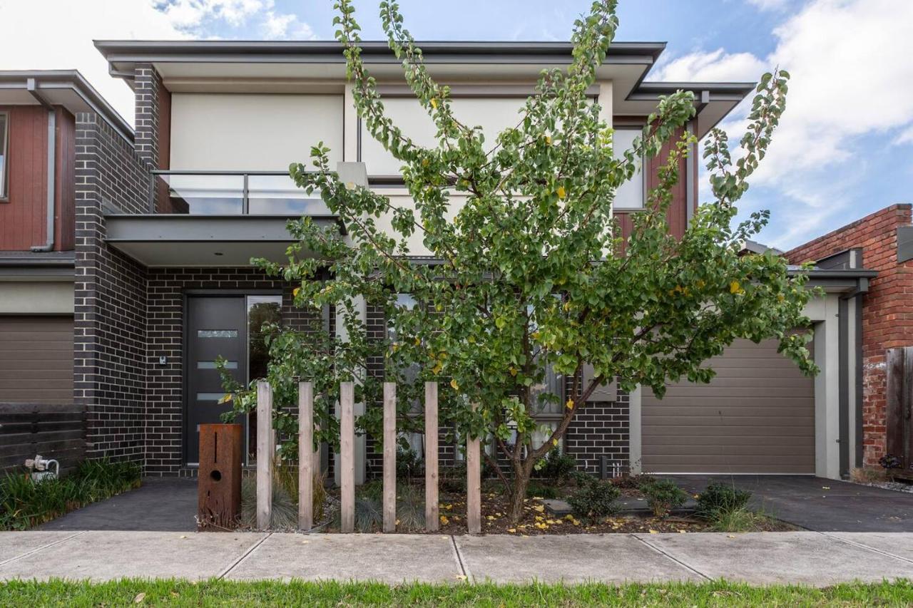 Primrose - Chic Mid-century Style In Brunswick