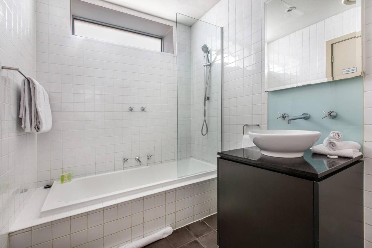 Collins Street Blues - In The Heart Of It Apartment