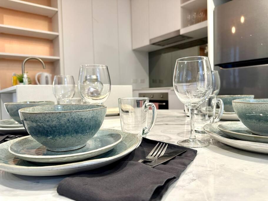 Magic On Spencer: Stylish Living Apartment *