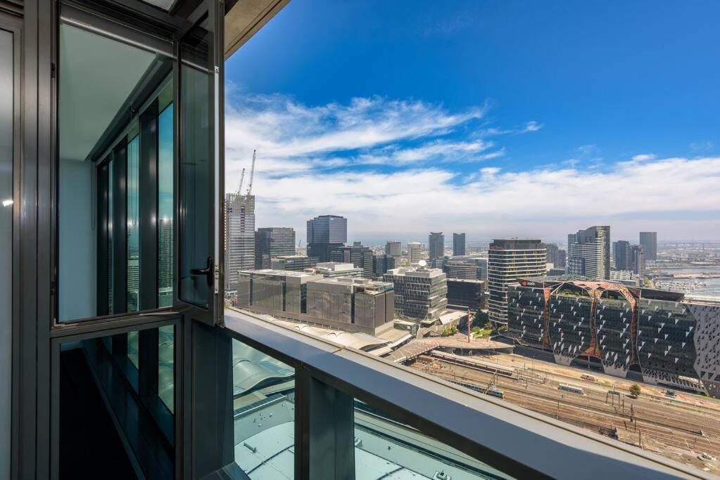 Skyview 2bd2bath Apt+parking In Mel Cbd * Melbourne