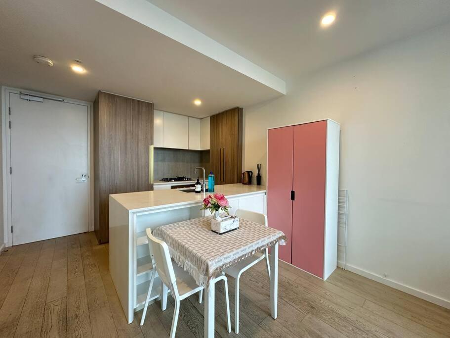 Avant Cbd Cozy & Spacious 2br Residences Apartment Melbourne
