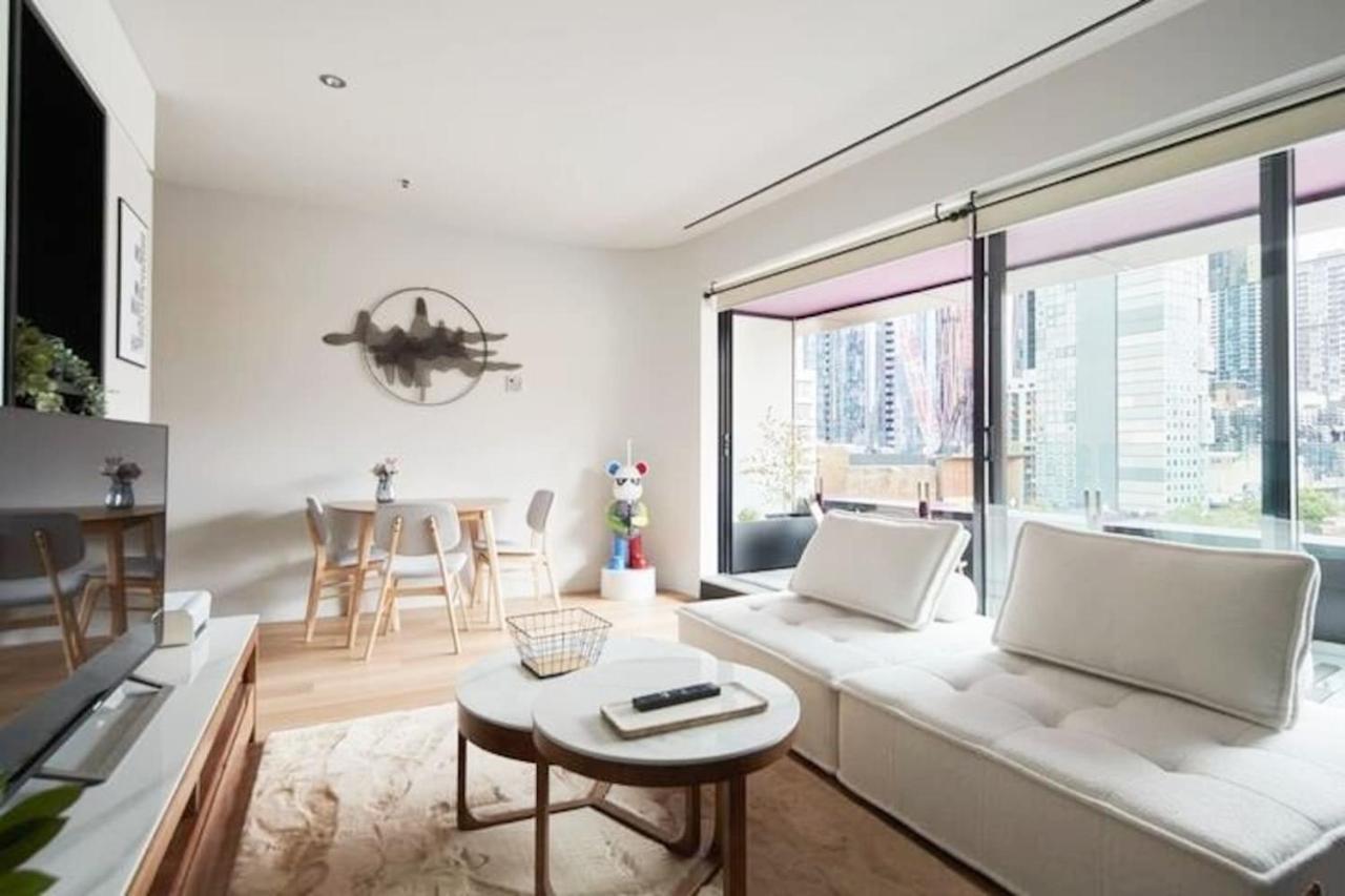 Urban Artistry Loft - A Haven Above The Bustle Apartment