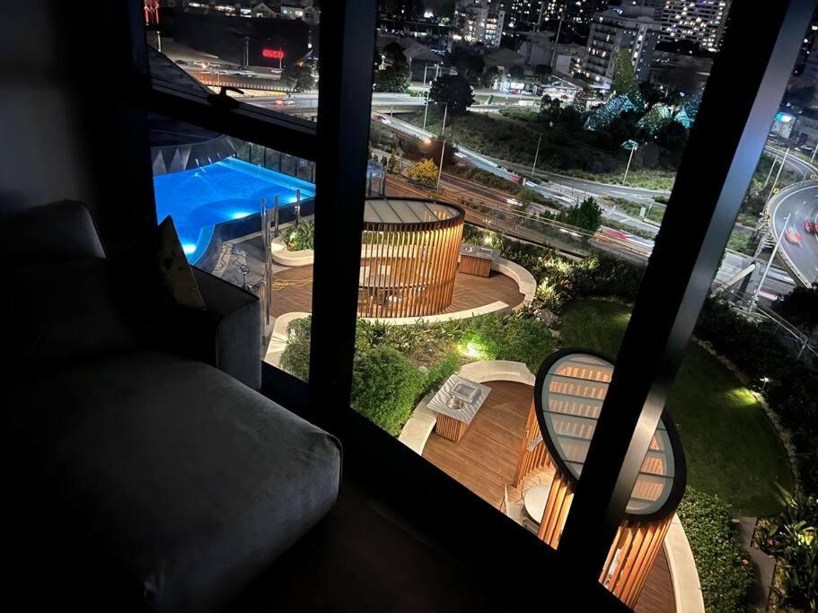 Apartment Luxury 3 Bed 2 Bath + Car Park At Square Melbourne