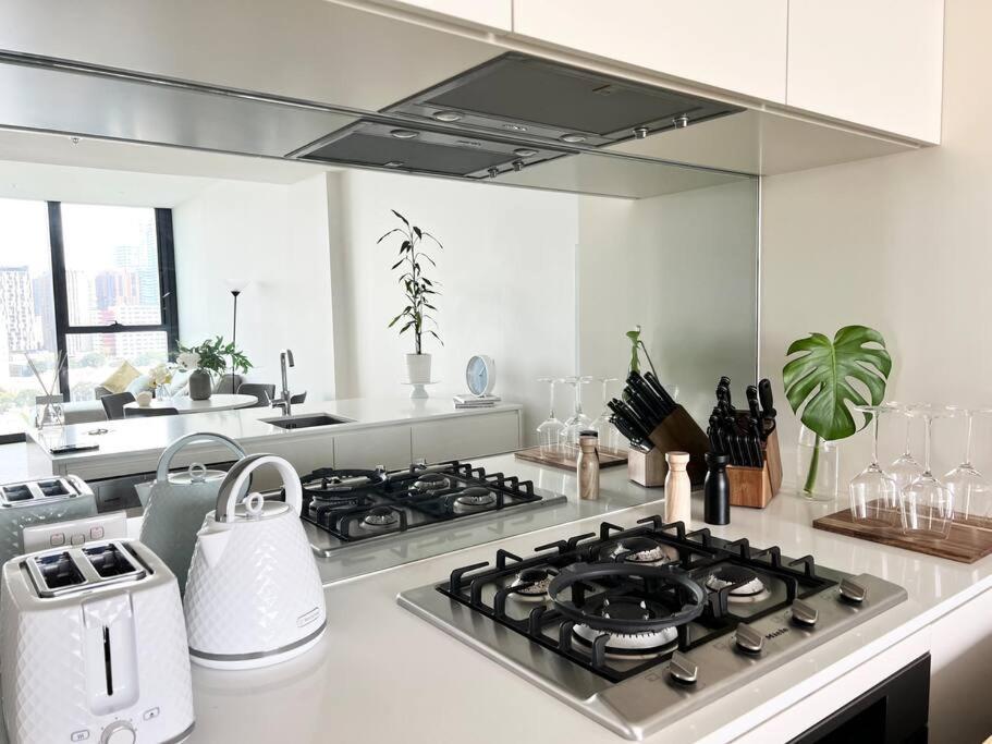 Apartment Luxury 3 Bed 2 Bath + Car Park At Square *
