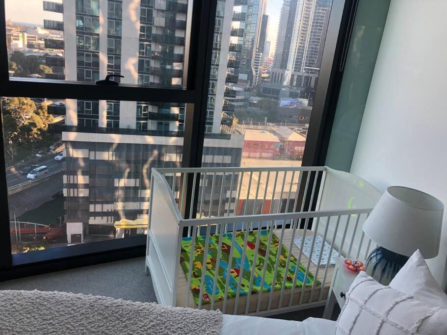 Apartment Luxury 3 Bed 2 Bath + Car Park At Square