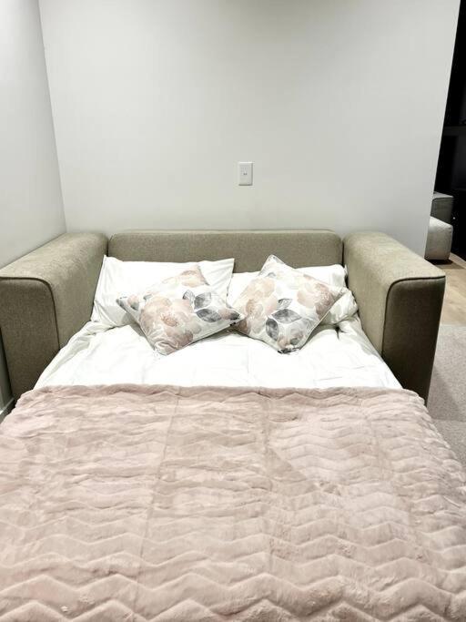 Luxury 3 Bed 2 Bath + Car Park At Square Apartment *
