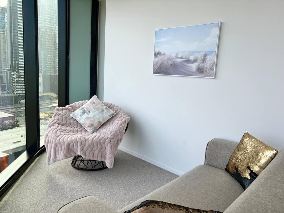 Apartment Luxury 3 Bed 2 Bath + Car Park At Square Melbourne