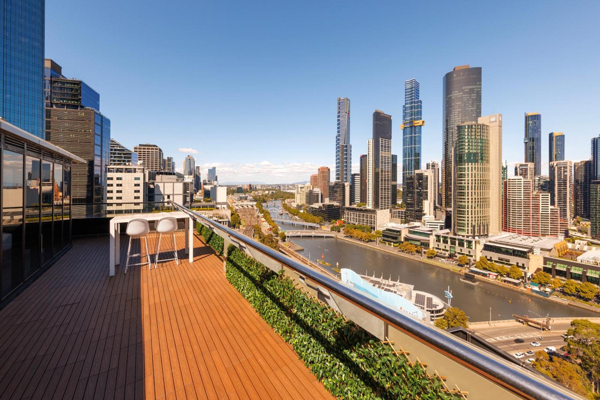 Flinders Luxury Penthouse Apartment *