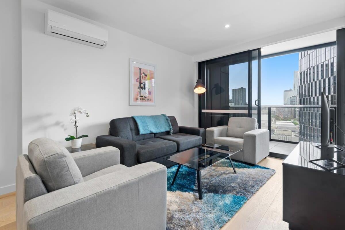 Elegant 2-bed With Extensive Amenities And Views Apartment