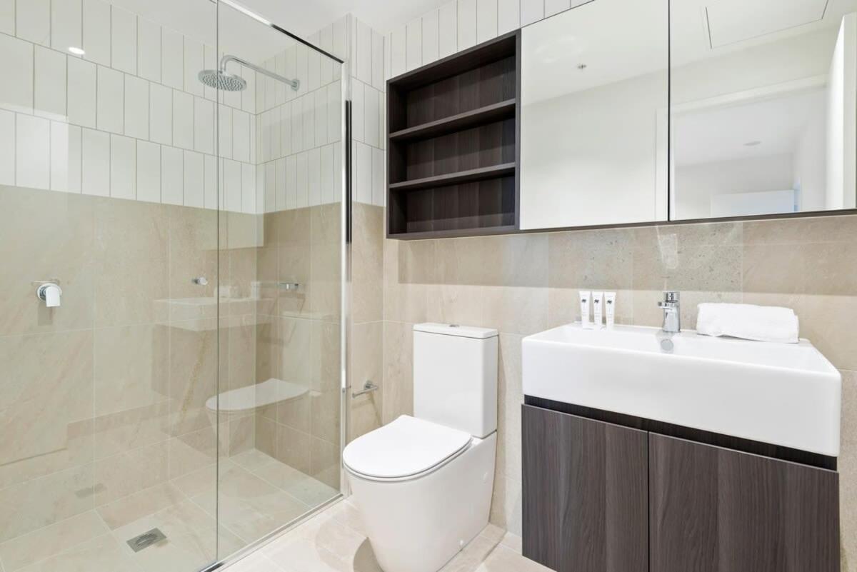 Elegant 2-bed With Extensive Amenities And Views Melbourne