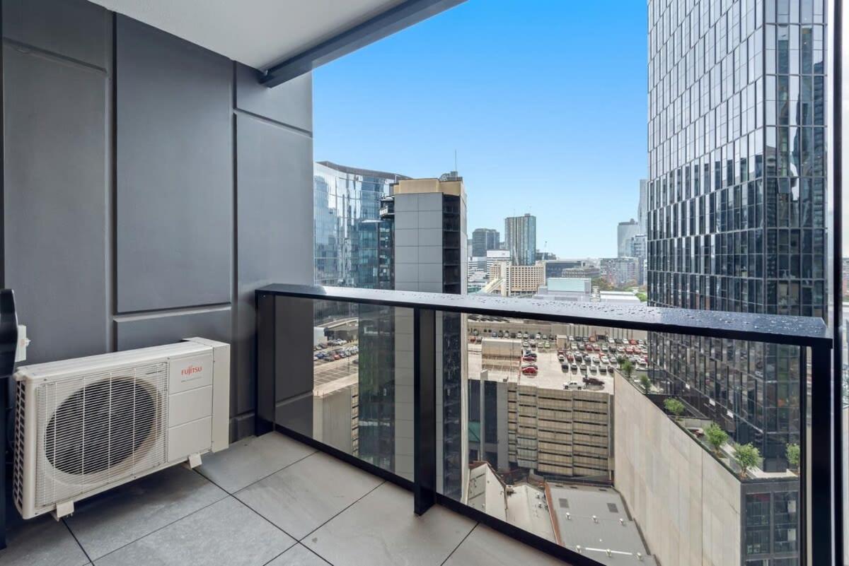 Apartment Elegant 2-bed With Extensive Amenities And Views *