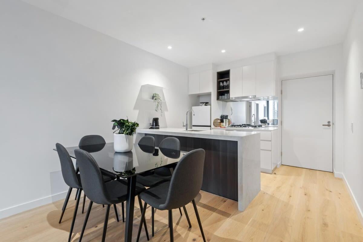 Apartment Elegant 2-bed With Extensive Amenities And Views *