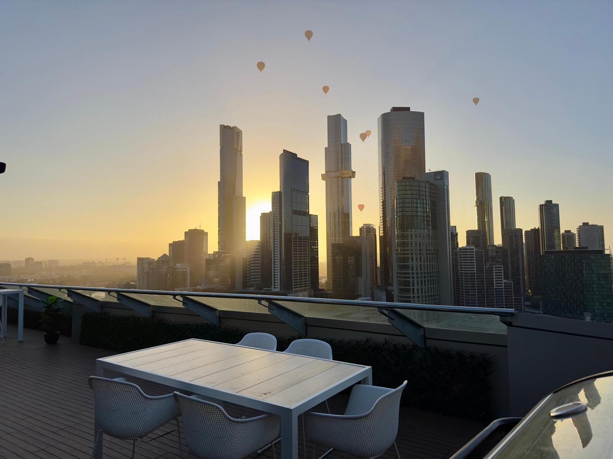 Flinders Luxury Penthouse Apartment *