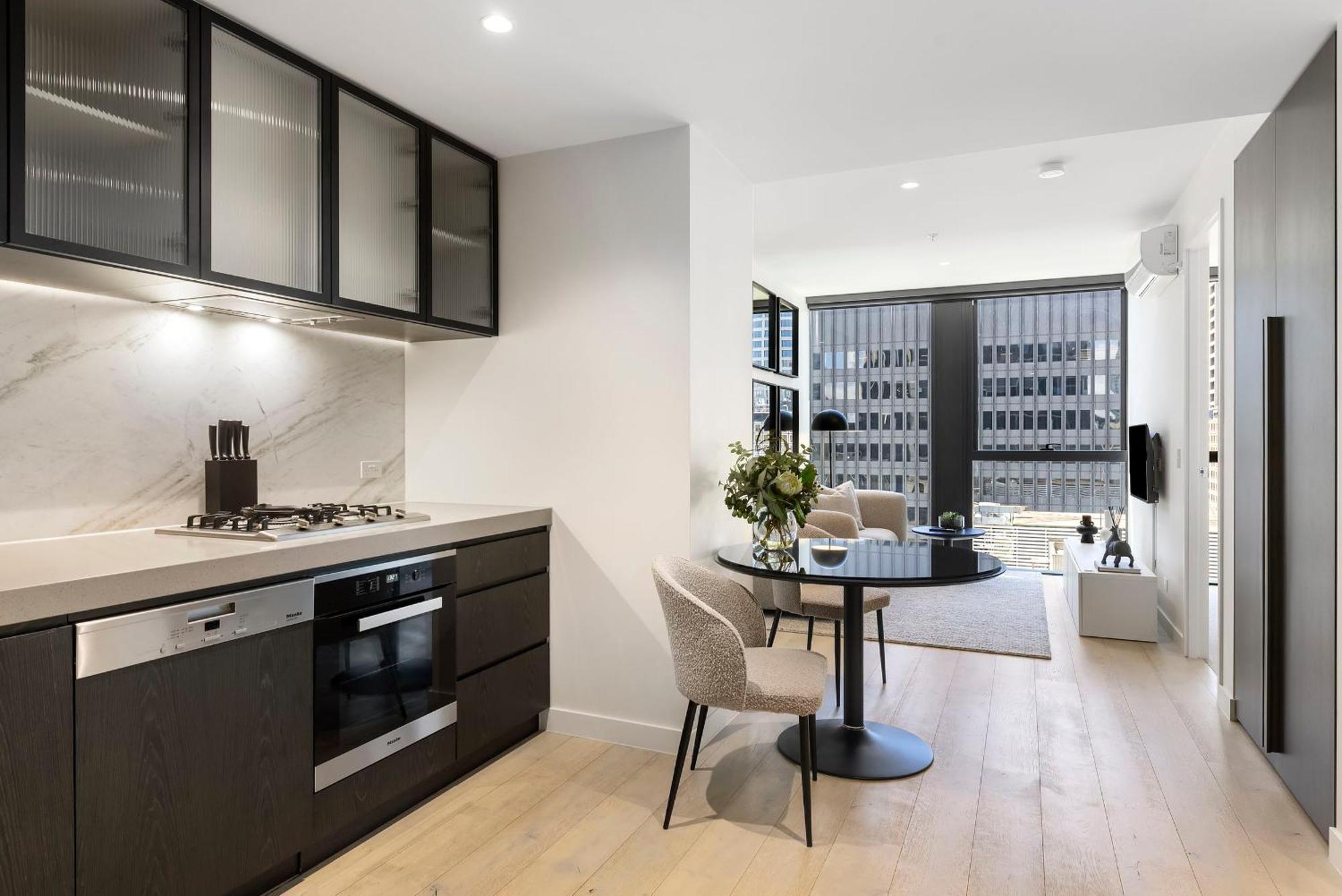 Luxuria - Collins House Apartment