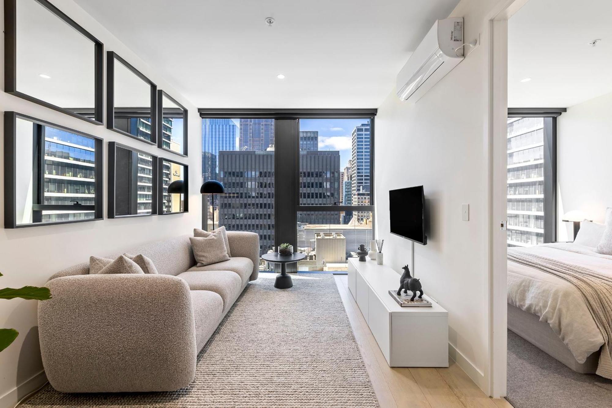 Luxuria - Collins House Apartment