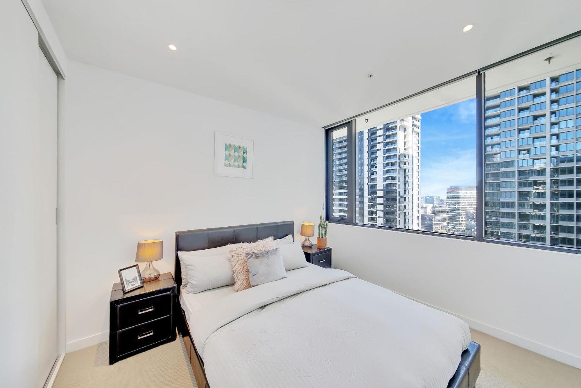 Chic 2br Next To Southern Cross Views Apartment