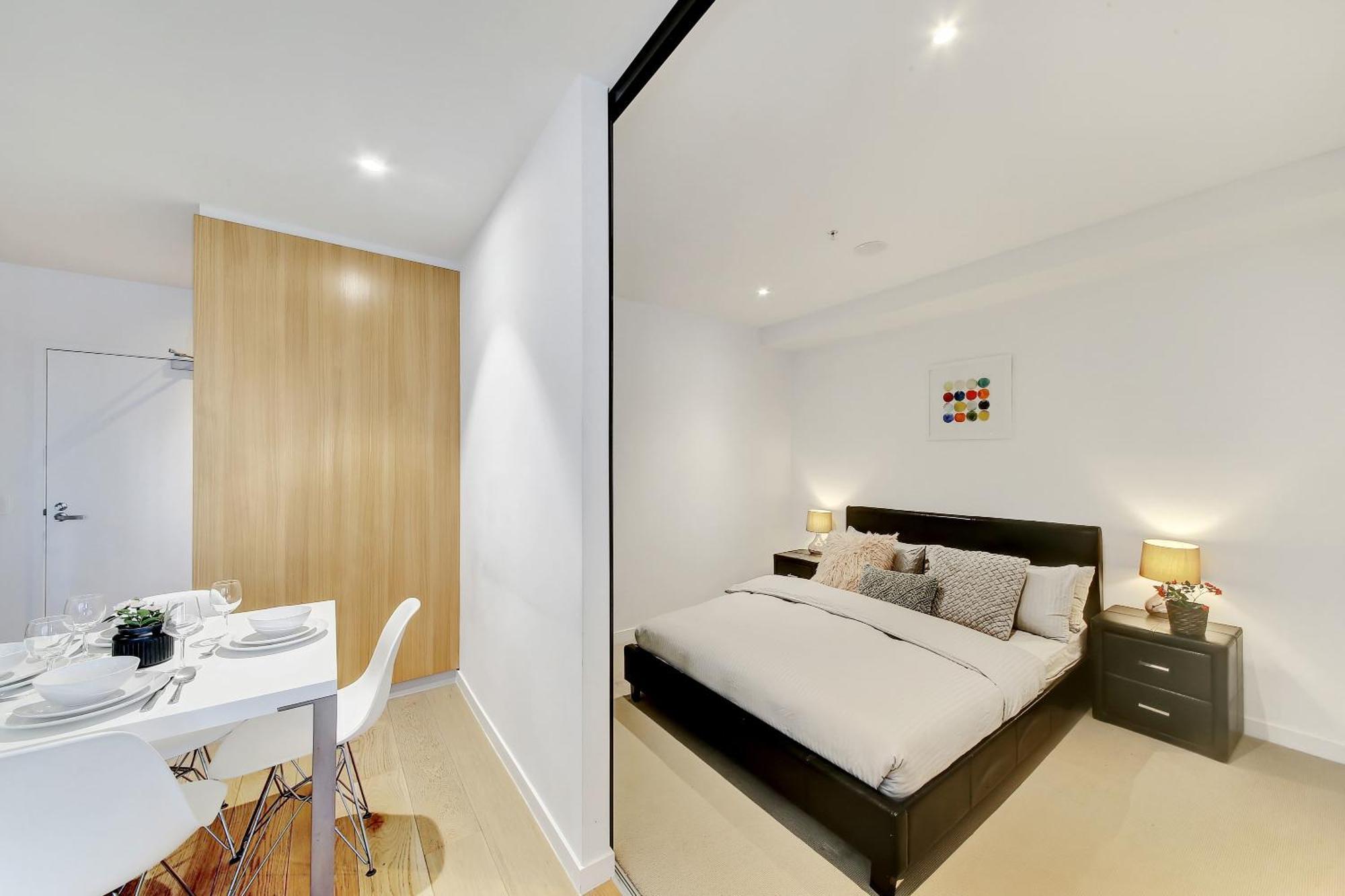 Chic 2br Next To Southern Cross Views Apartment *
