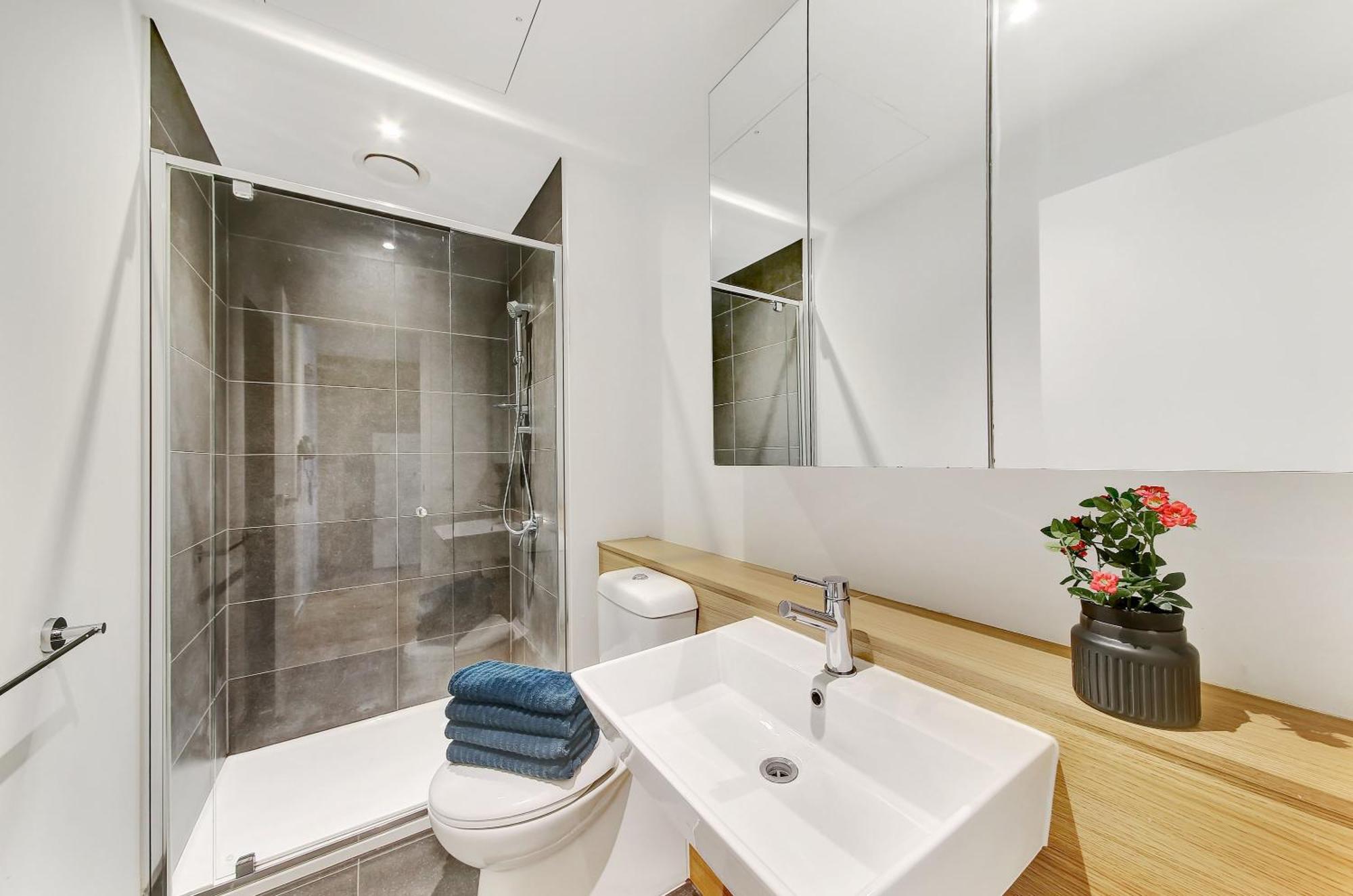 Apartment Chic 2br Next To Southern Cross Views