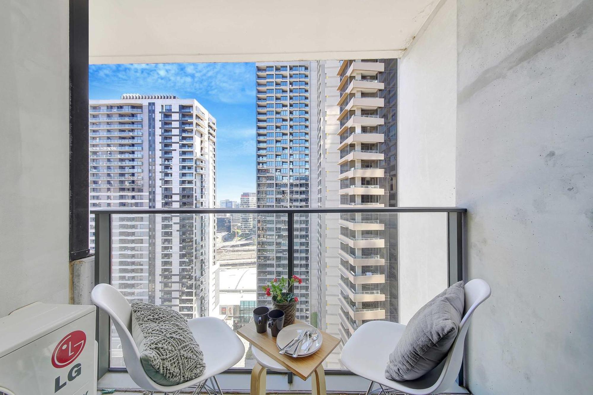 Apartment Chic 2br Next To Southern Cross Views