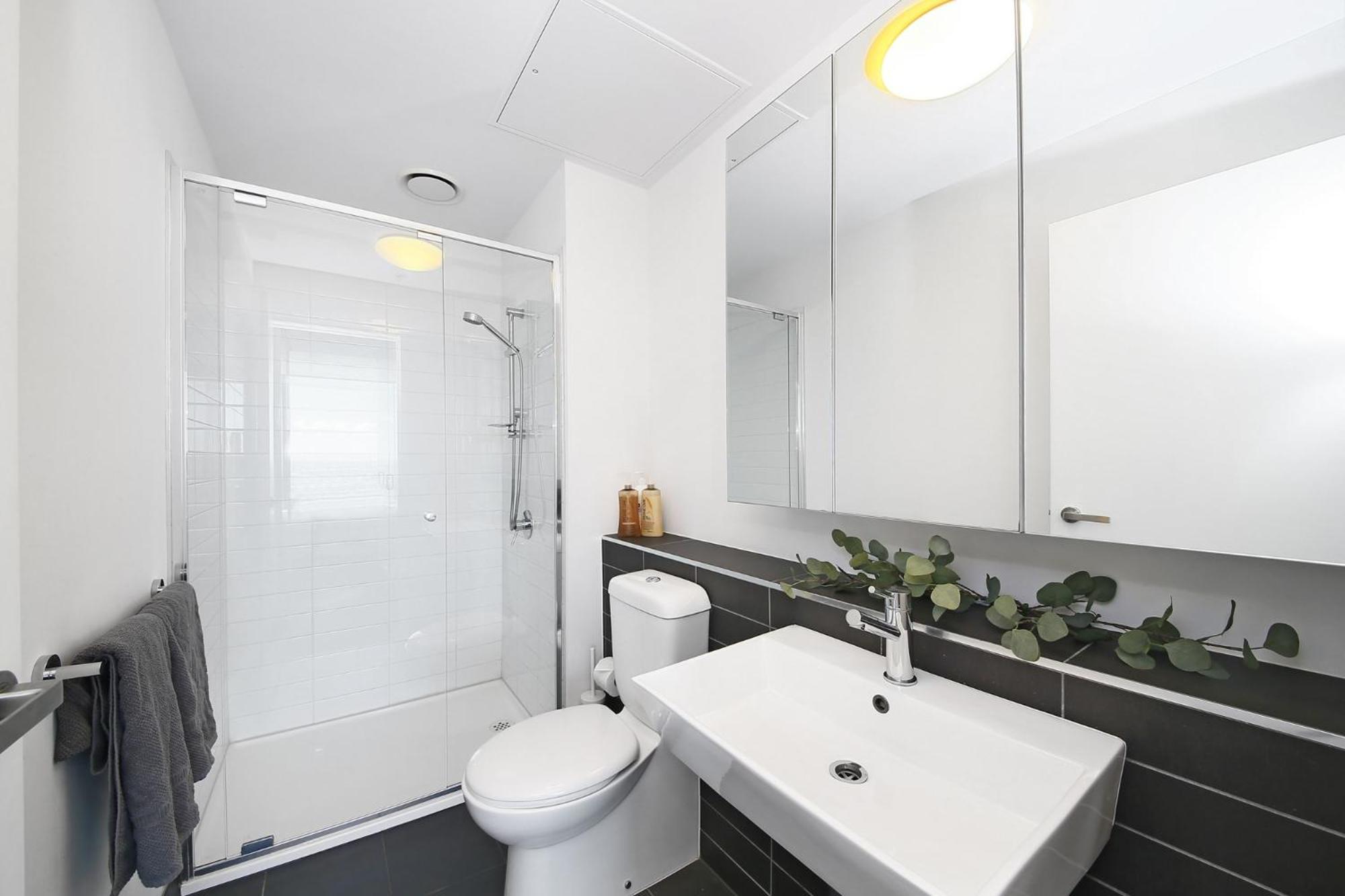 Stylish Cbd With Stunning Harbour Views Apartment
