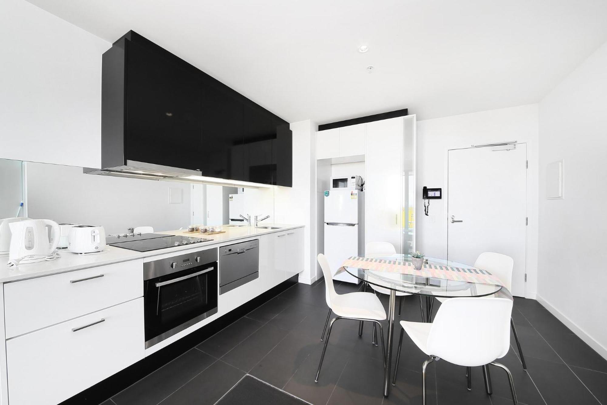 Stylish Cbd With Stunning Harbour Views Apartment *