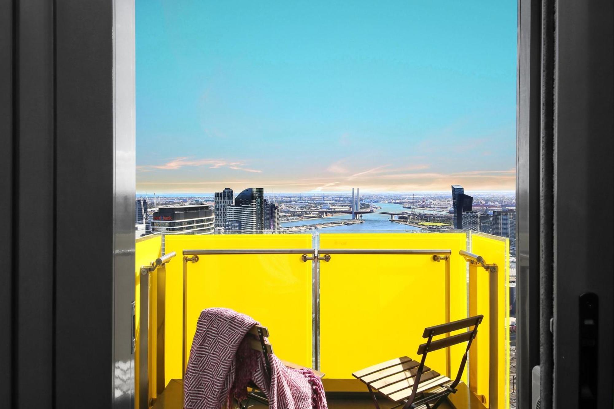 Stylish Cbd With Stunning Harbour Views *