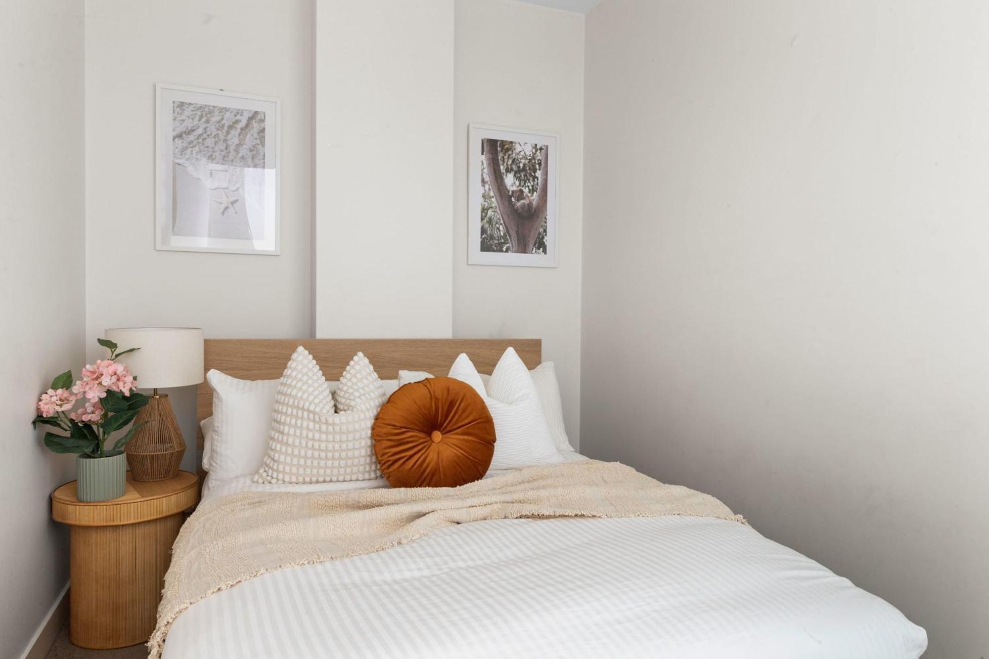 A Stylish & 2br Near Flinders Station * Melbourne