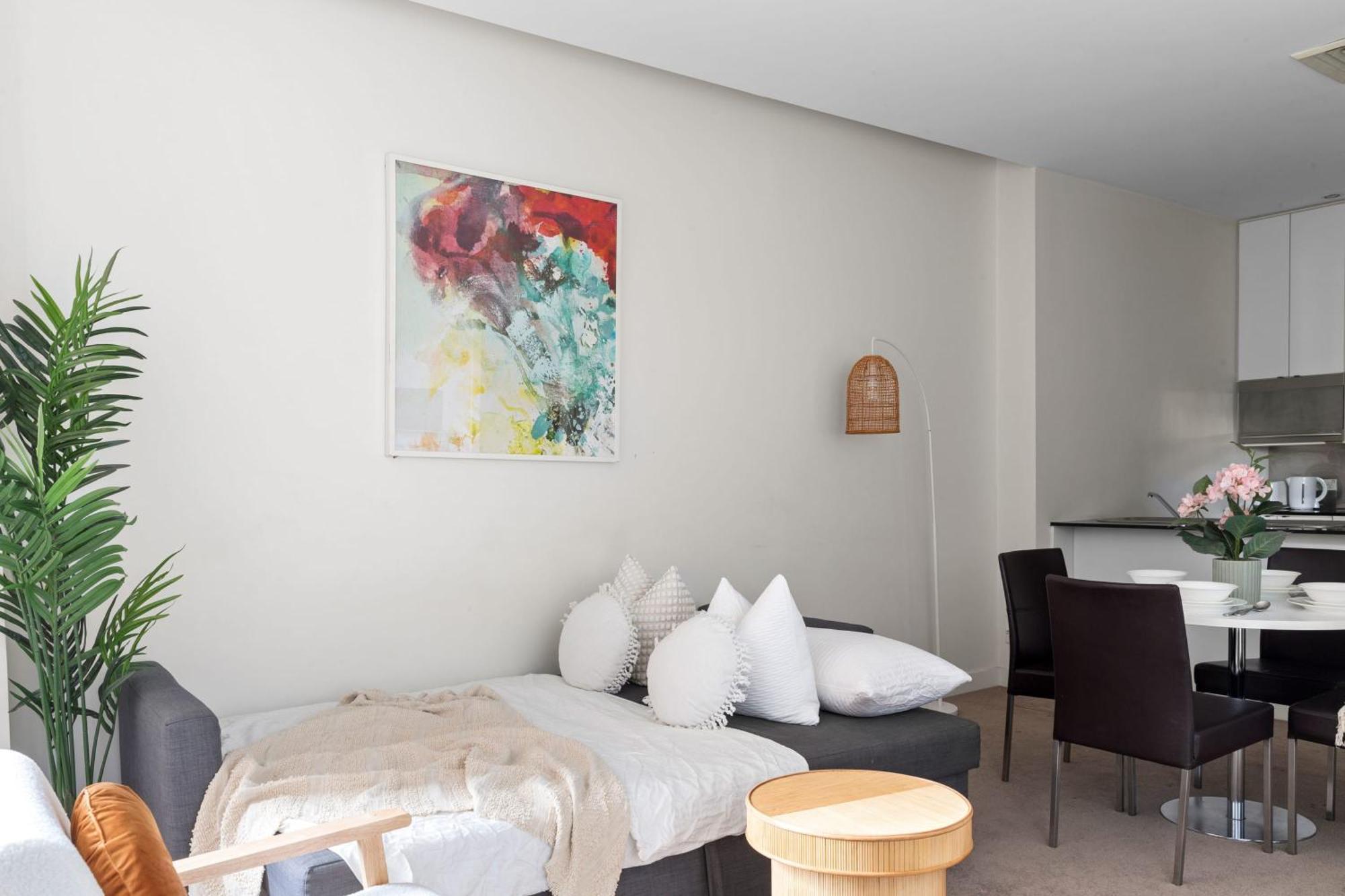 A Stylish & 2br Near Flinders Station Apartment *