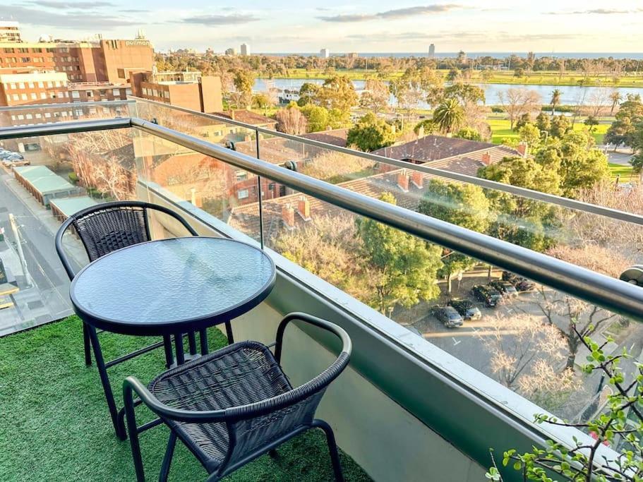 Superb Views Overseeing Park 1br Apartment