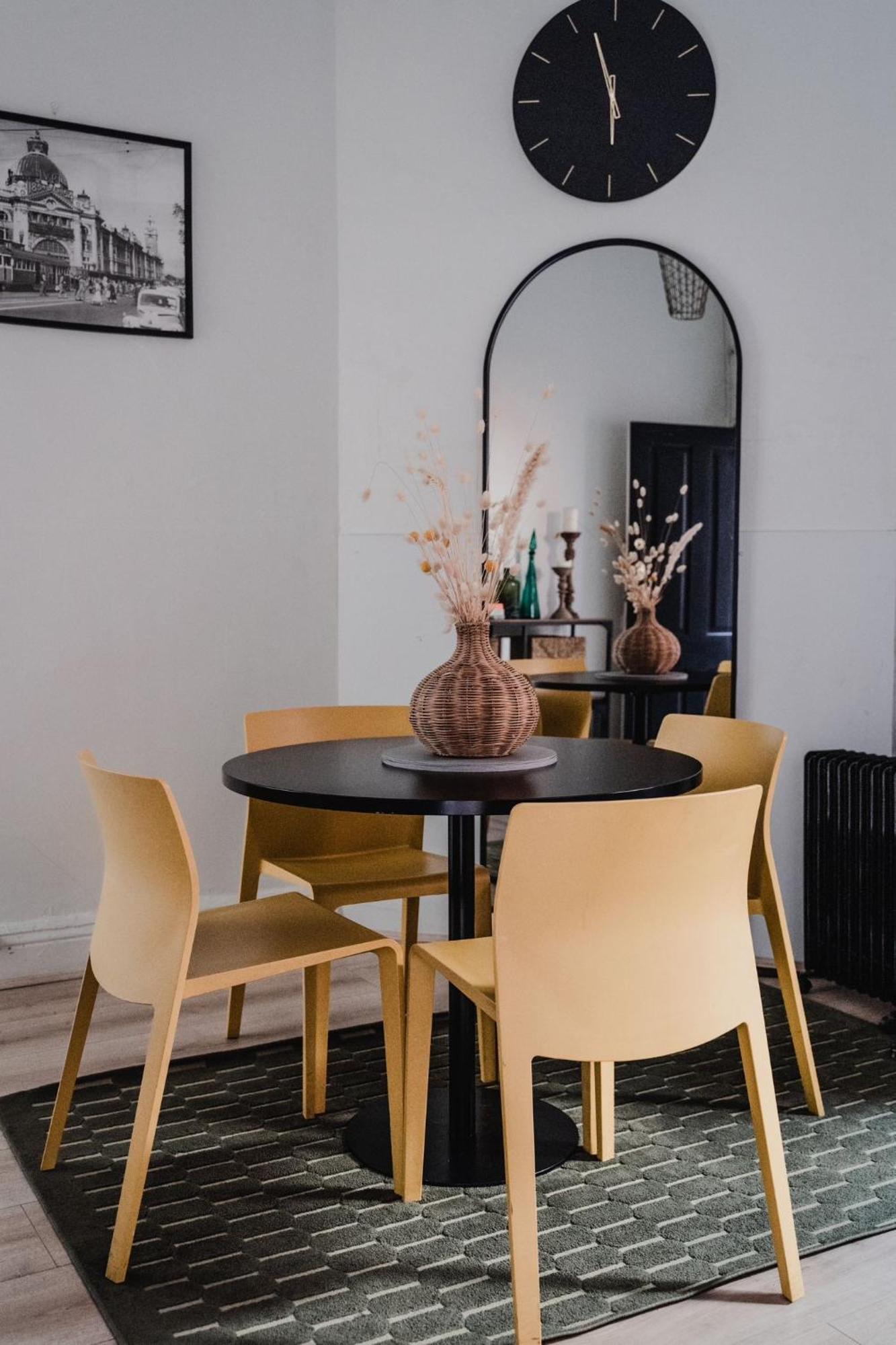 Apartment Your On Smith St Collingwood With Parking Melbourne