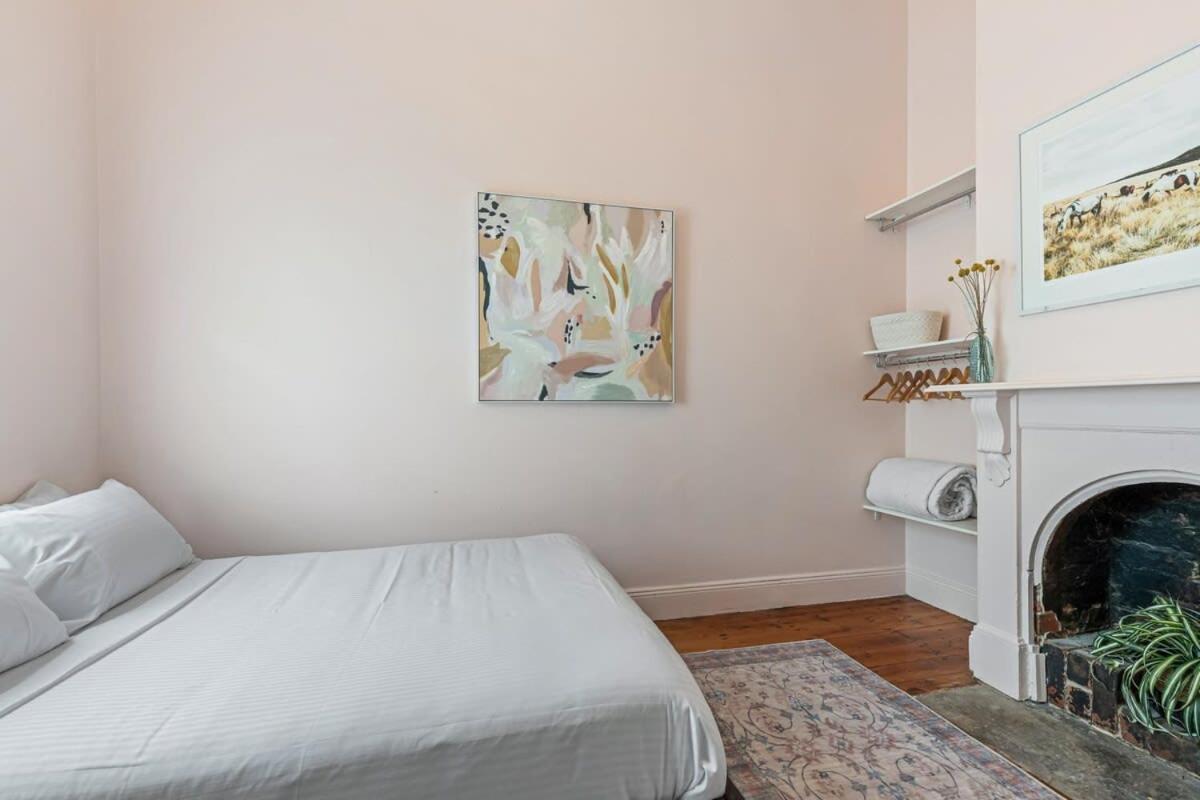 Colourful & Charming 2-bed Fitzroy Heritage Holiday home *
