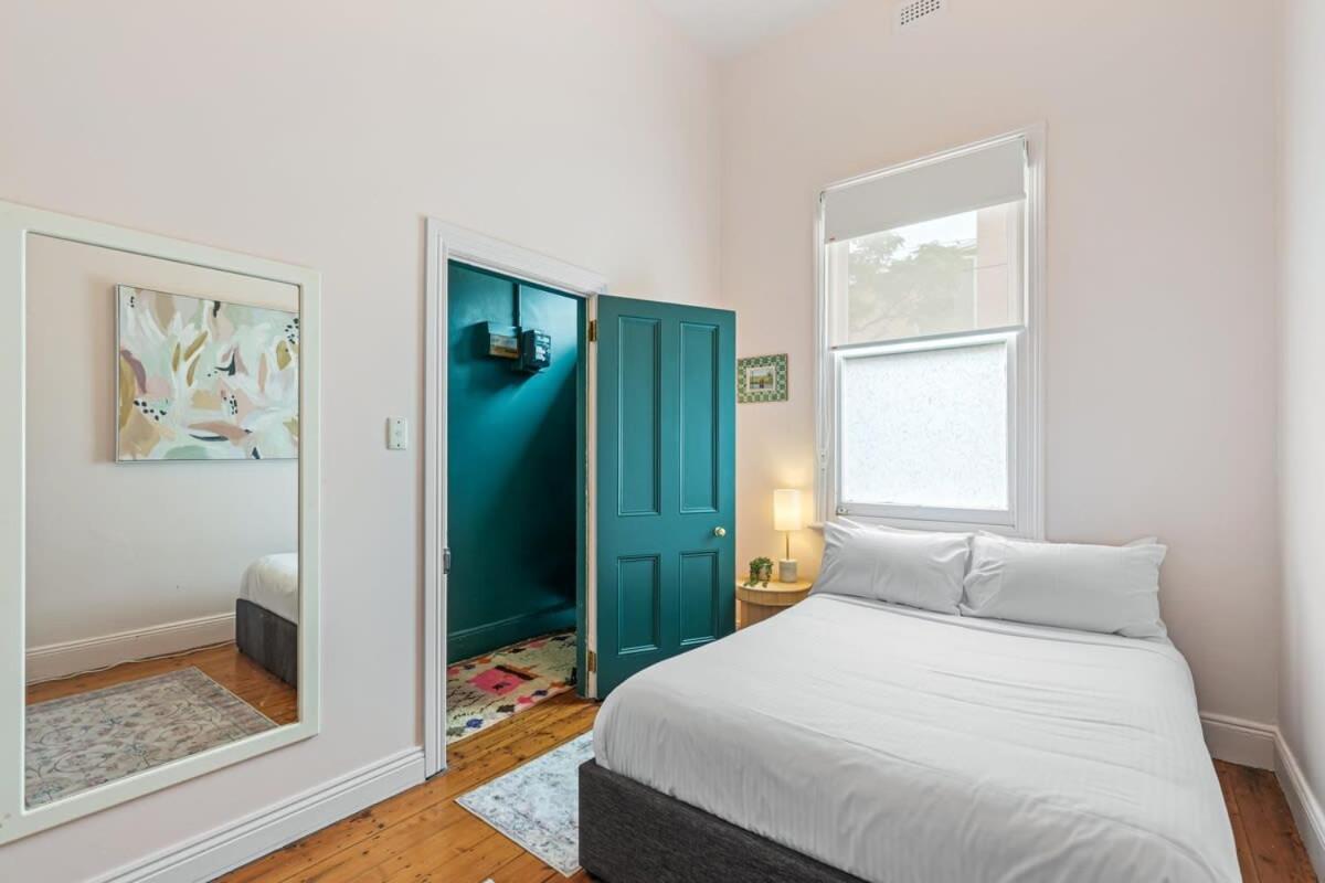Colourful & Charming 2-bed Fitzroy Heritage Melbourne