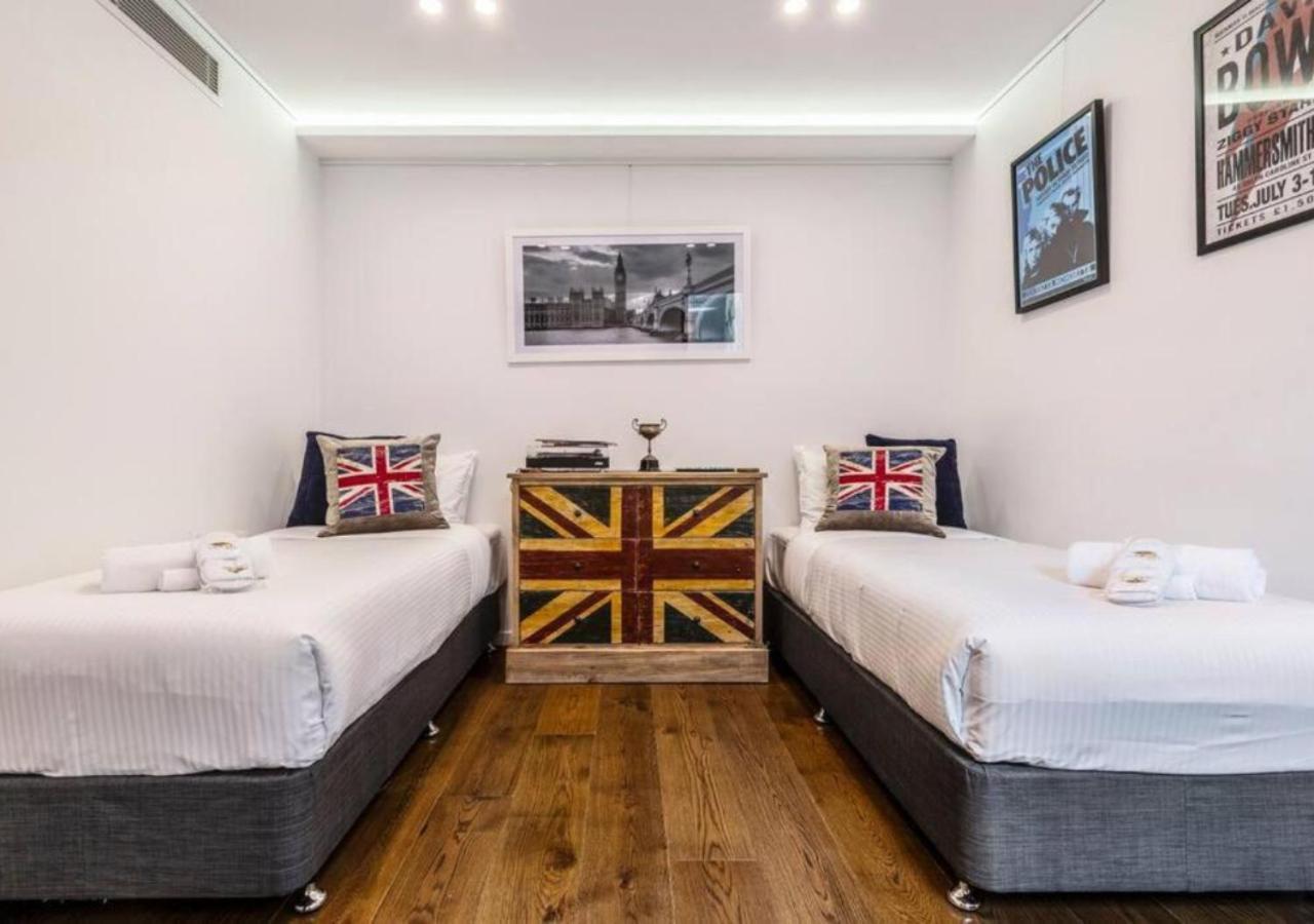 Holiday home Carlton Luxury Kings Mansion - 5min To Cbd, Garage And Rooftop