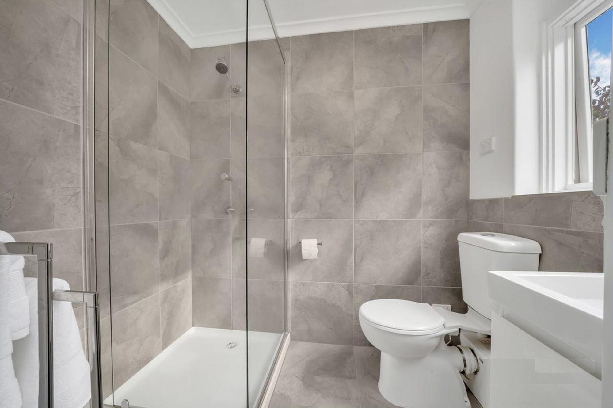 Apartment Luxury Spacious 3-bedroom On Exclusive Lansell Rd, Toorak
