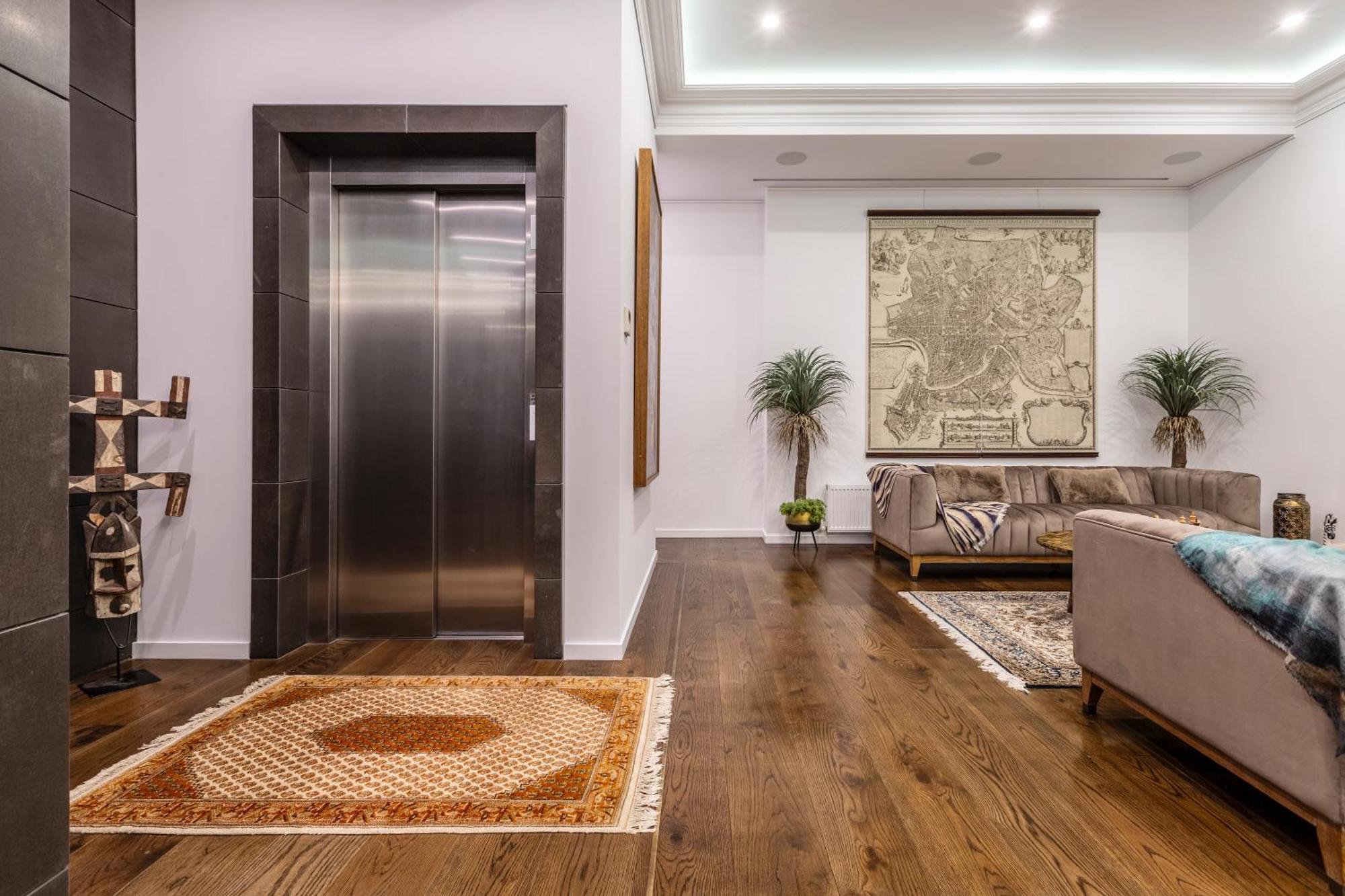 Carlton Luxury Kings Mansion - 5min To Cbd, Garage And Rooftop Holiday home