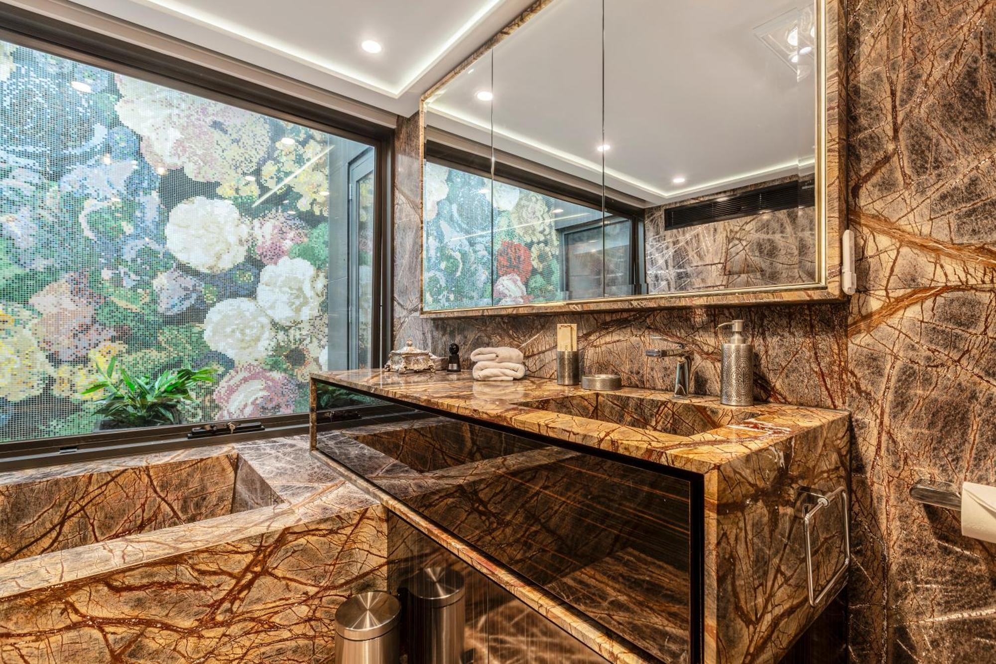 Holiday home Carlton Luxury Kings Mansion - 5min To Cbd, Garage And Rooftop