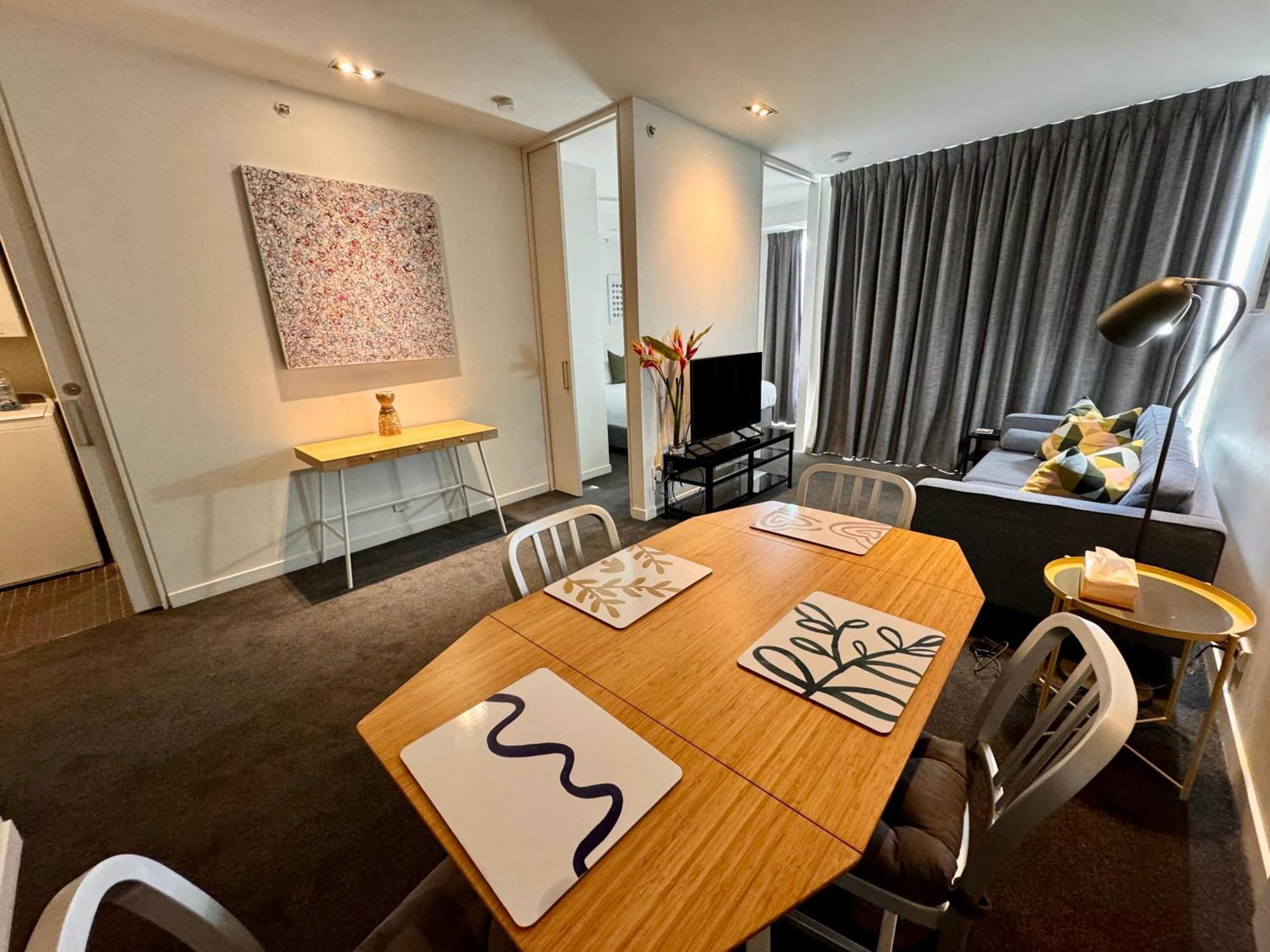 Apartment East Melb 2bed Parking Pet Friendly