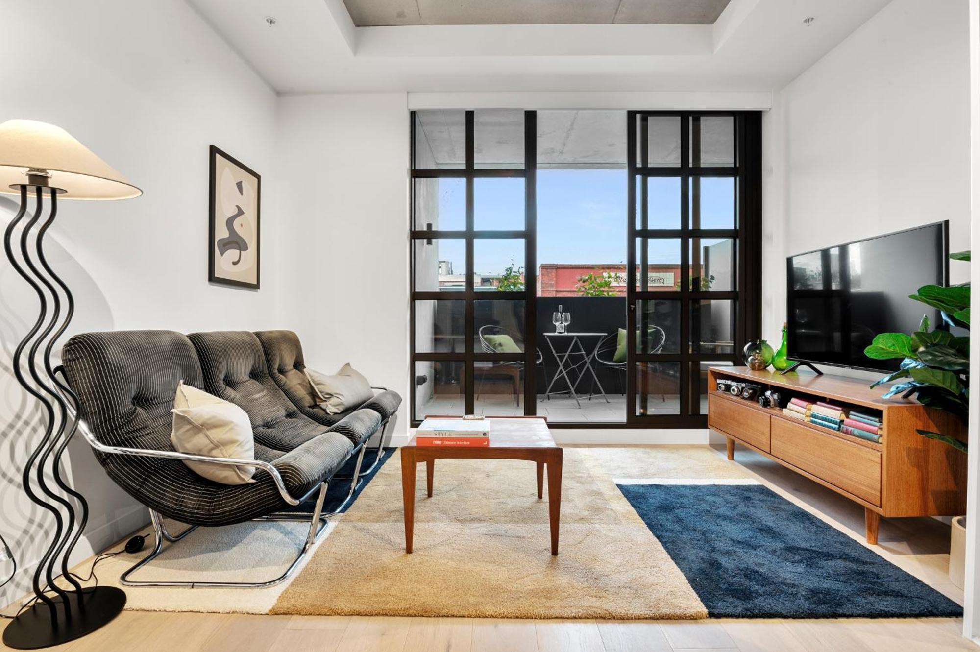 Apartment Mid-century Modern Hideaway *